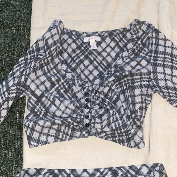 SOLD! Cute lounge set - Picture 3 of 5